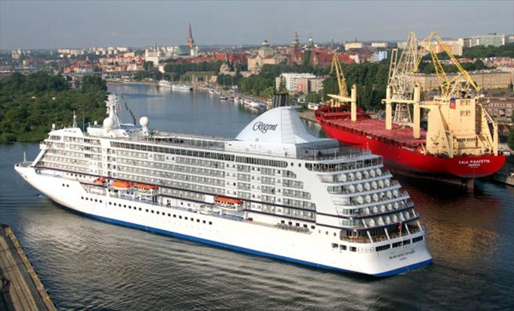 Statki i żagle i inne - Seven Seas Voyager.jpg