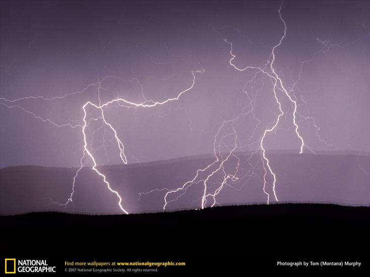 Zjawiska atmosferyczne - lightningstrikesground-703003-lw.jpg