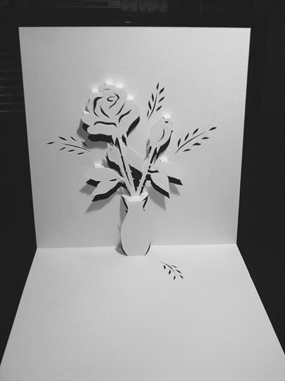 Kirigami4 - rose in vaso.jpg