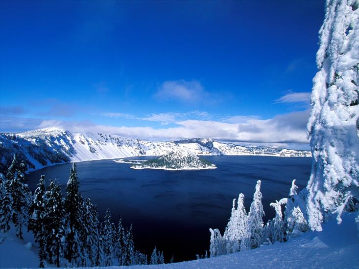 Zima - Crater_Lake_in_Winter,_Oregon.jpg