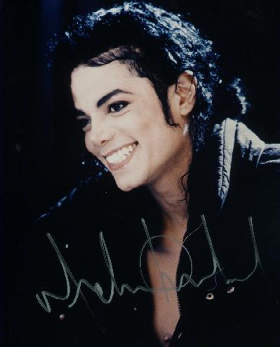 M.J-FOTKI MICHAELA - Michael-Jackson-michael-jackson-6909109-399-493.jpg