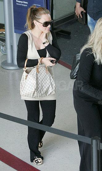 Hilary Duff - hilary-duff-louis-vuitton-damier-azur-purse2.jpg