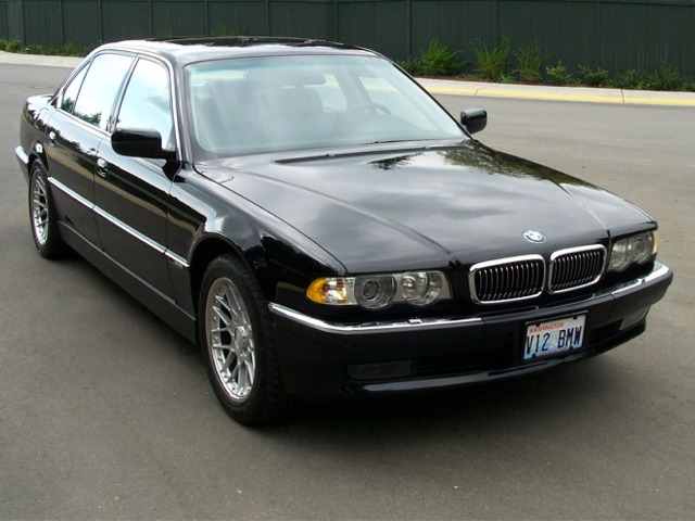 BMW - BMW E38 3.jpg