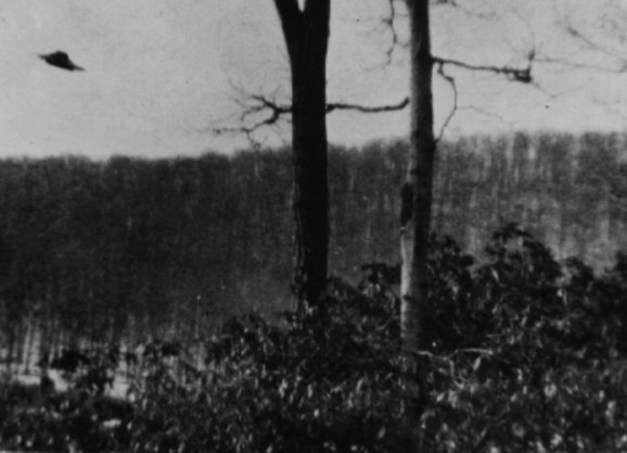 TAJEMNICE UFO - December 18, 1966  -  Lake Tiorati, New York.jpg