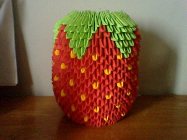 Origami modułowe - Strawberry_Origami_Sculpture_by_collarander.jpg