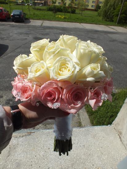 Bukiety ślubne - bukiet ślubny z róż biało-różowy 1.JPG