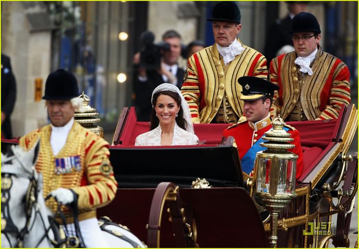 Ślub - prince-william-kate-middleton-carriage-procession-08.jpg