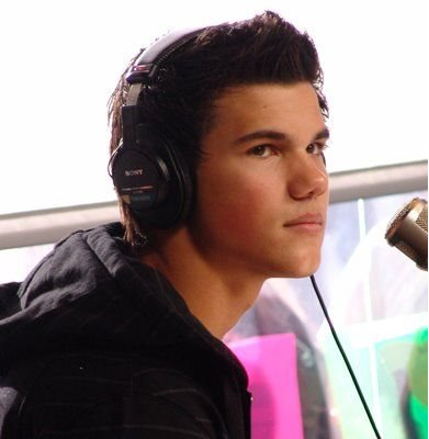 Taylor Lautner - fgxdsz.bmp