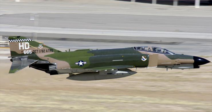 Samoloty - 800px-F-4_Phantom_II,_Davis-Monthan.JPG