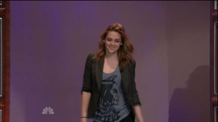 08.10 Kristen w  Tonight Show - lenocap1.jpg