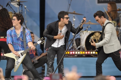 Jonas Brothers i Demi Lovato GMA 13.08 - Zdjęcia - normal_22.jpg
