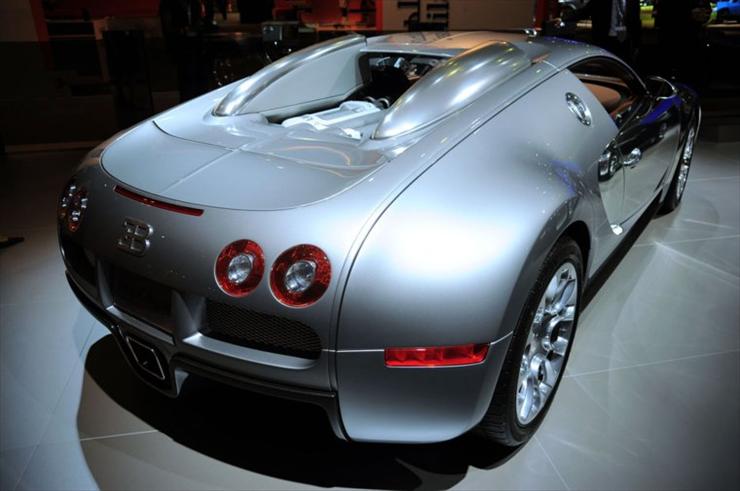 Bugati Veyron - 4b5e0d7dbfca71655a86f7d16d94cb37,21,1.jpg