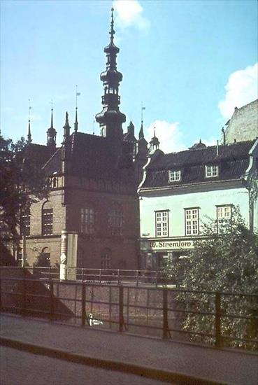 1939r. do 1944r. Gdańsk w czasie wojny - 1943 - Gdańsk Radunia przy Ratuszu Staromiejskim.jpg