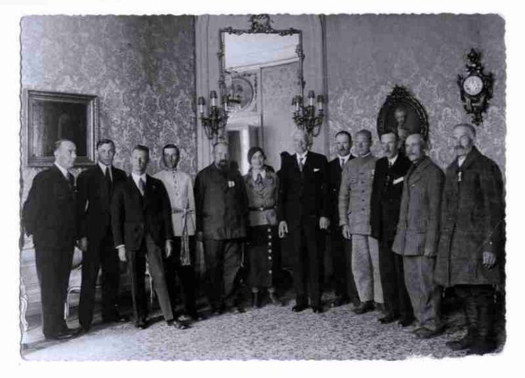danaprus - podczas wizyty Wójta Gminy Kadzidło Szczepana Sobiecha...go Mościckiego 6 od prawej tuż przed II wojną światową.jpg