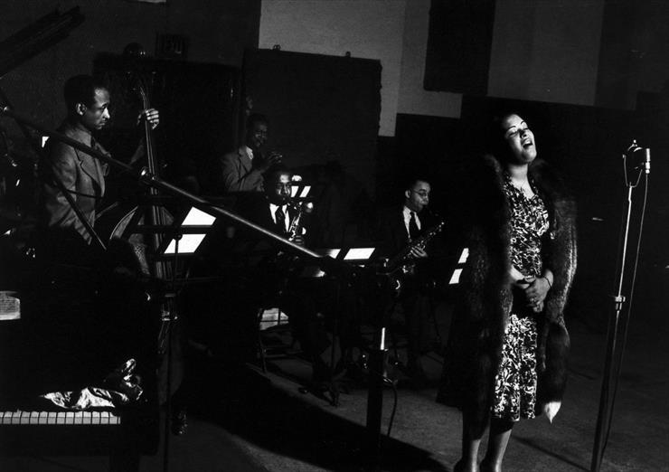 Usa 1850-1954 - 1939  April 20th, Billie Holiday recording Strange F... 20 avril, Billie Holiday enregistrant Strange Fruit.jpg