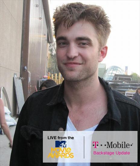 Robert Pattinson - MTV 9.jpg