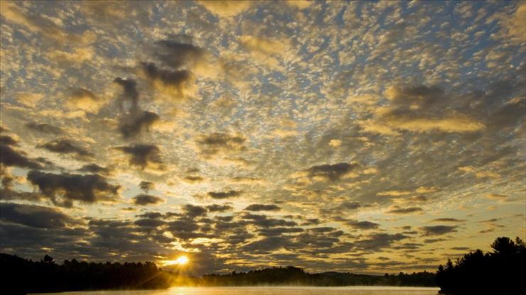 tapety na kompa - Sunrise Skies Over Anderson Lake, Ontario, Canada.jpg