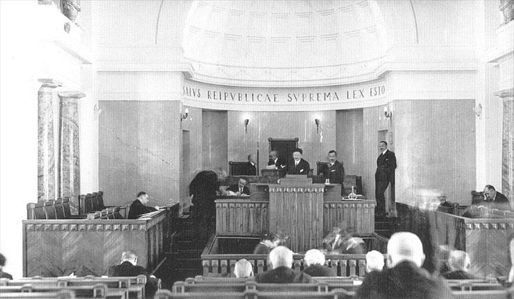 Stare fotografie miast polskich - posiedzeniach senatu w 1933.jpg
