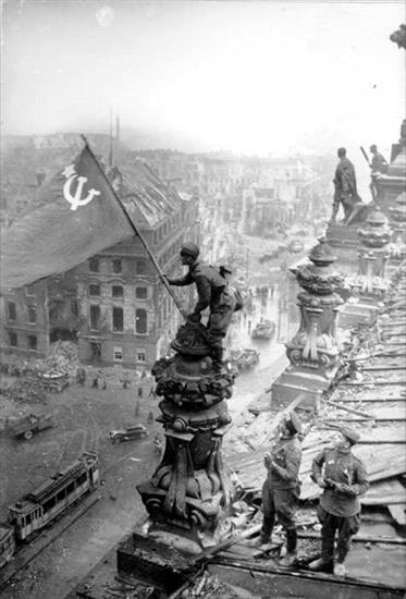 Berlin - 1945, Berlin, moment of Vitory.jpg